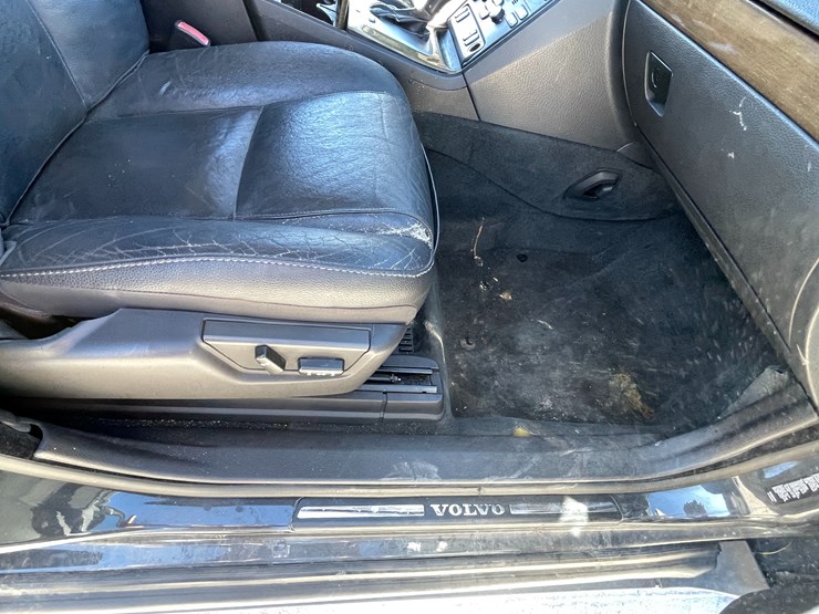 2010-volvo-xc90-image-75