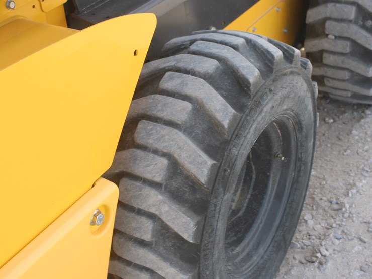 2023-new-holland-l328-image-25