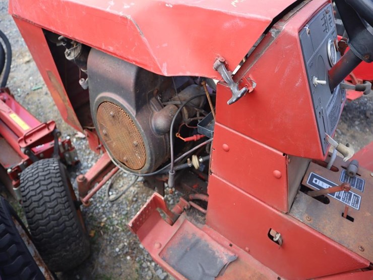 wheel-horse-lawn-&-garden-tractor-image-13