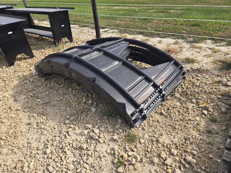 #5872-•-round-bale-feeder-cover-image-1