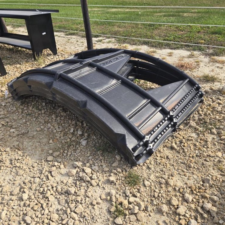 #5872 • ROUND BALE FEEDER COVER