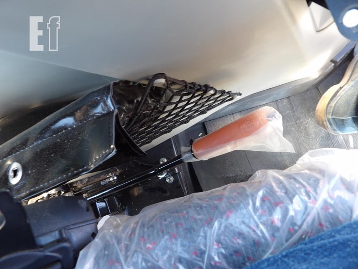 2024-massey-ferguson-4710-image-32