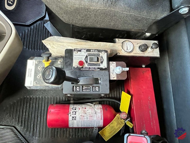 2020-freightliner-122sd-image-73