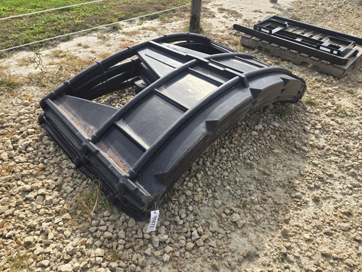 #5872-•-round-bale-feeder-cover-image-5