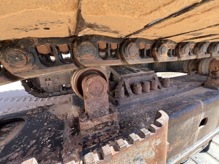 2019-deere-670g-lc-image-37