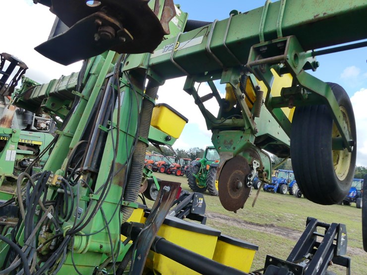 john-deere-1720-image-11