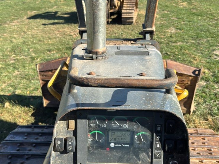 2008-deere-750j-xlt-image-45