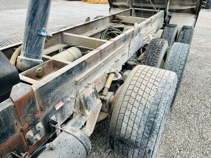 1999-freightliner-tri-axle-dump-truck-image-113