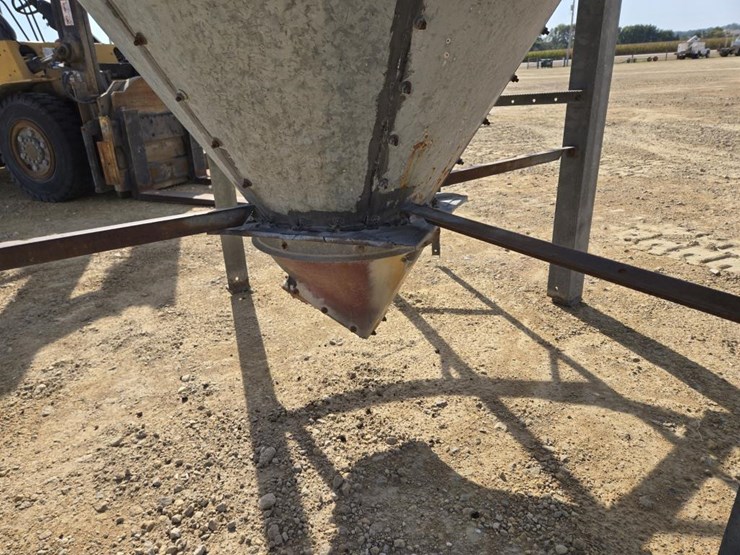 #5831-•-3-ton-bulk-bin-image-6