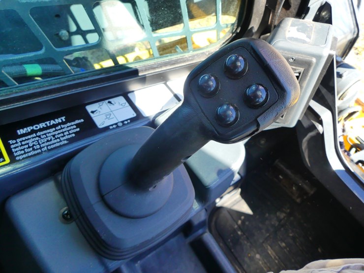 2023-deere-333g-image-16