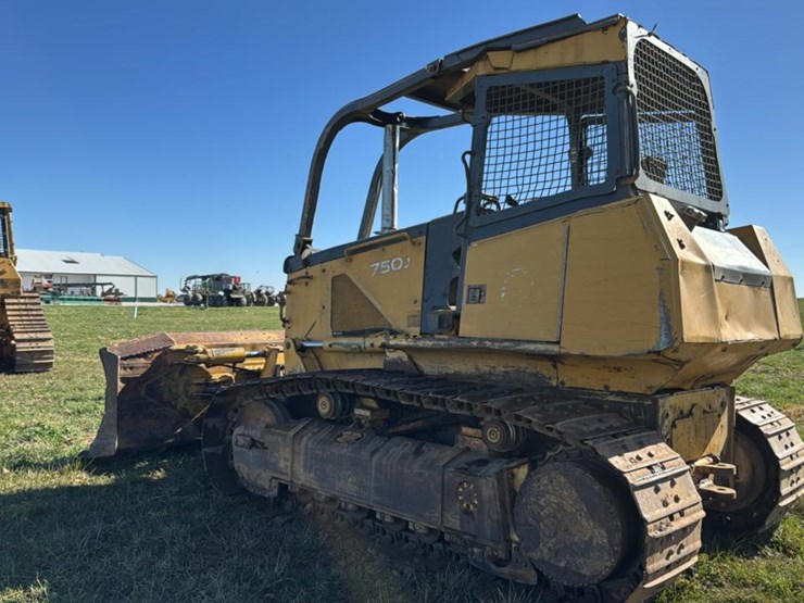 2008-deere-750j-xlt-image-5