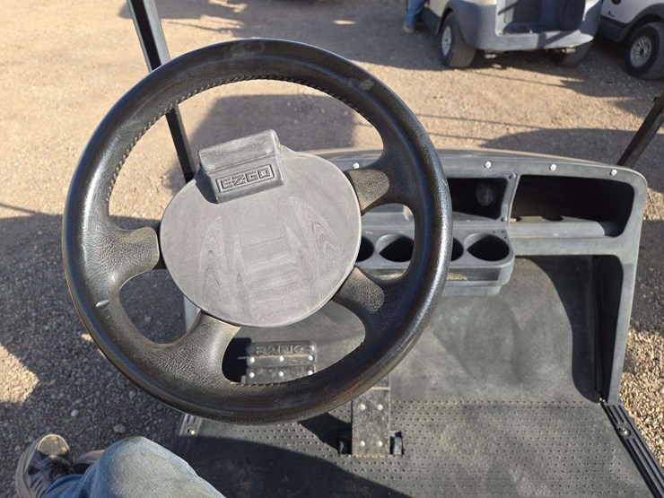 2017-e-z-go-txt-elite-lithium-golf-cart-image-15