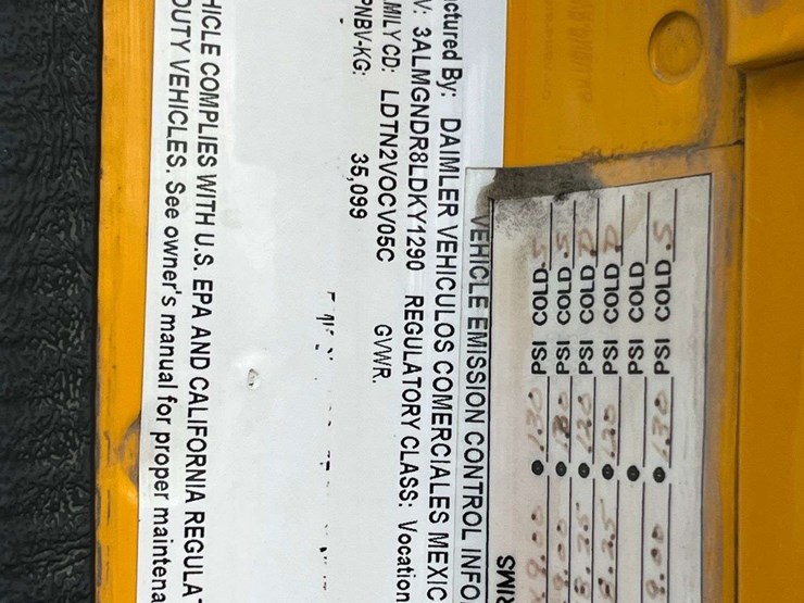 2020-freightliner-122sd-image-76