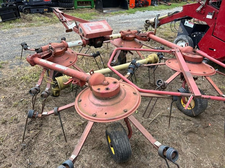 new-holland-162-image-3