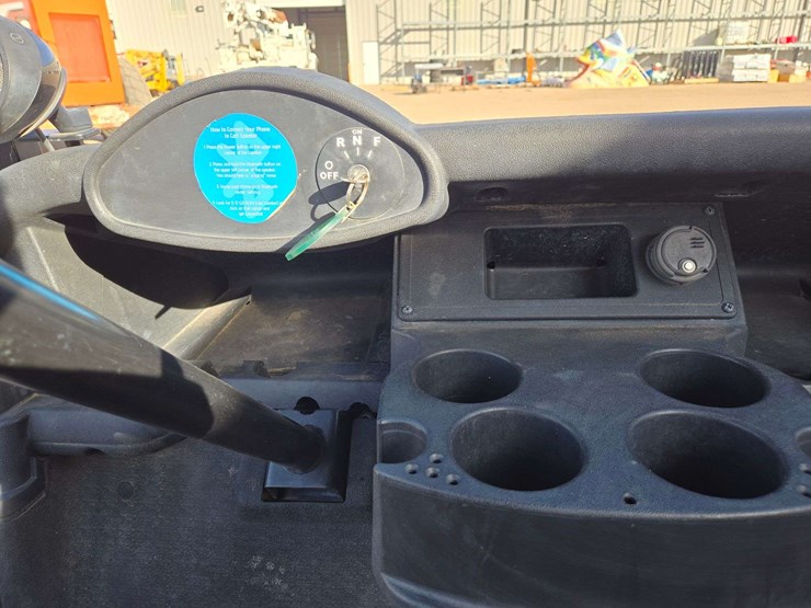 2019-e-z-go-rxv-electric-golf-cart-image-16