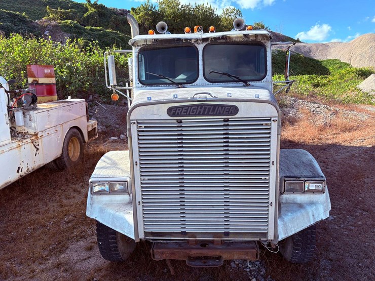 freightliner-t/a-water-truck-image-14