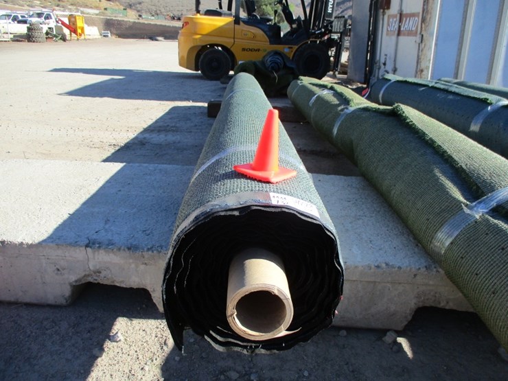 unused-roll-of-artificial-turf-image-1