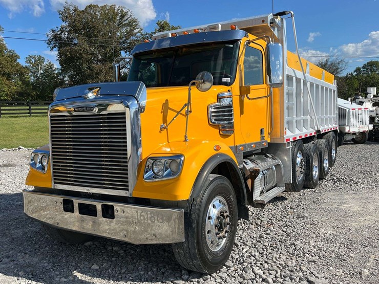 2020-freightliner-122sd-image-18