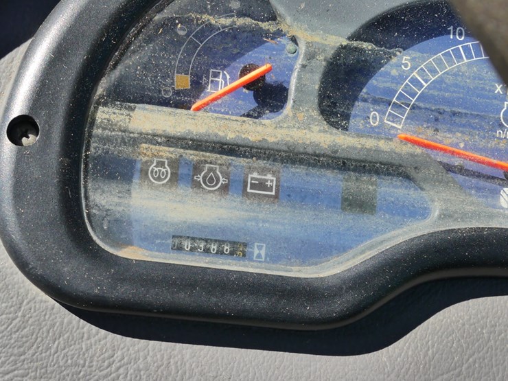 new-holland-t2420-image-12