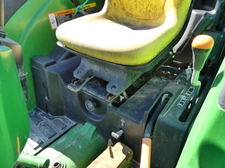 2019-john-deere-4044m-image-12