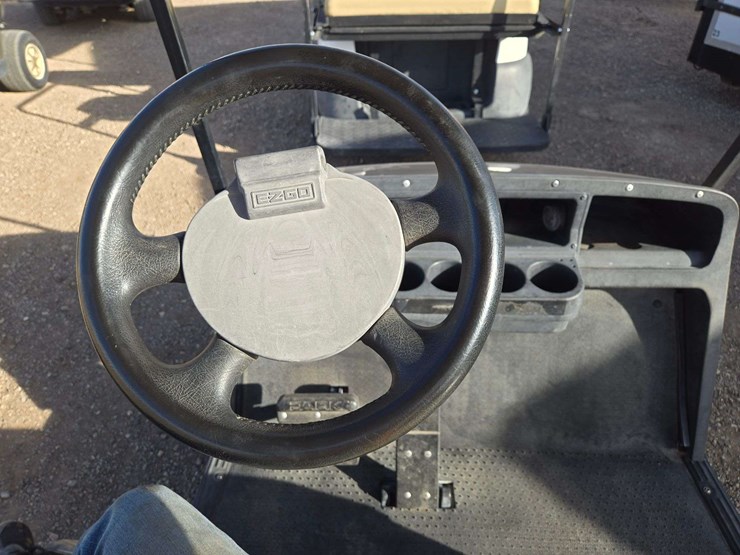 2017-e-z-go-txt-elite-lithium-golf-cart-image-15