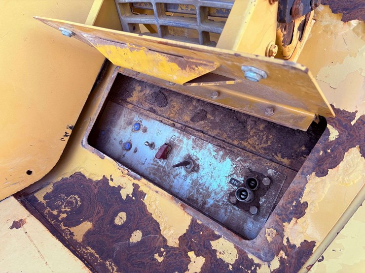 2007-caterpillar-740-image-15