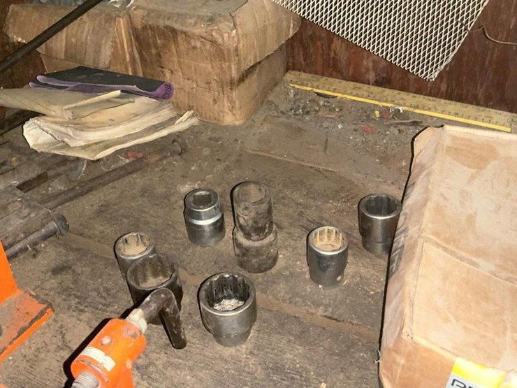 #754-•-wrenches,-tools,-miscellanous-parts-image-24