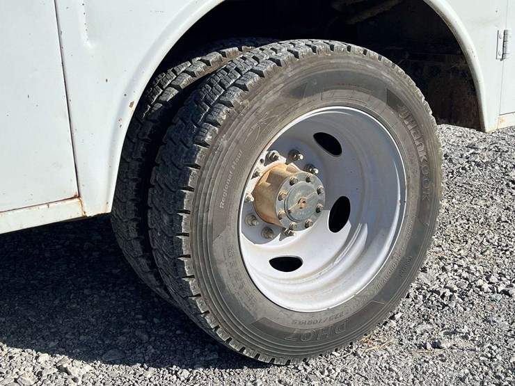 2017-ford-f550-xl-image-8