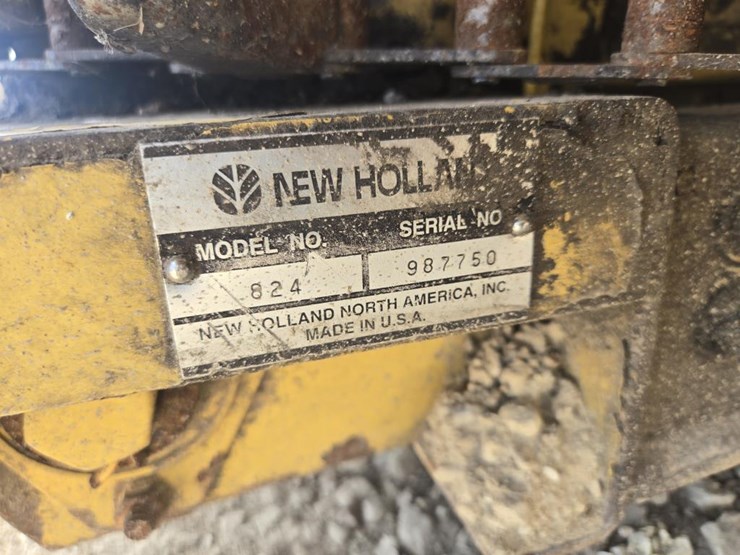 new-holland-824-image-8
