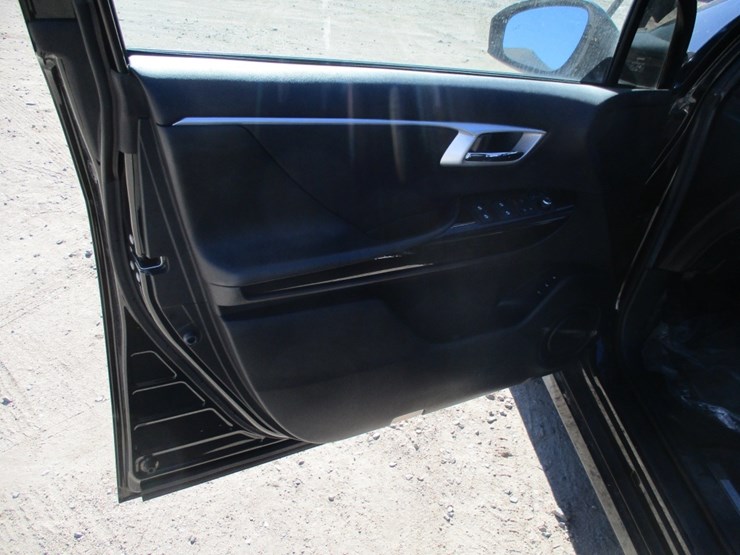 2016-toyota-mirai-sedan,-image-13