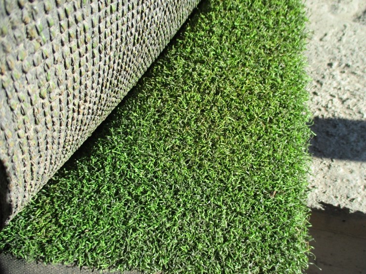 new-unused-15'-x-30'-roll-of-artificial-turf-image-4