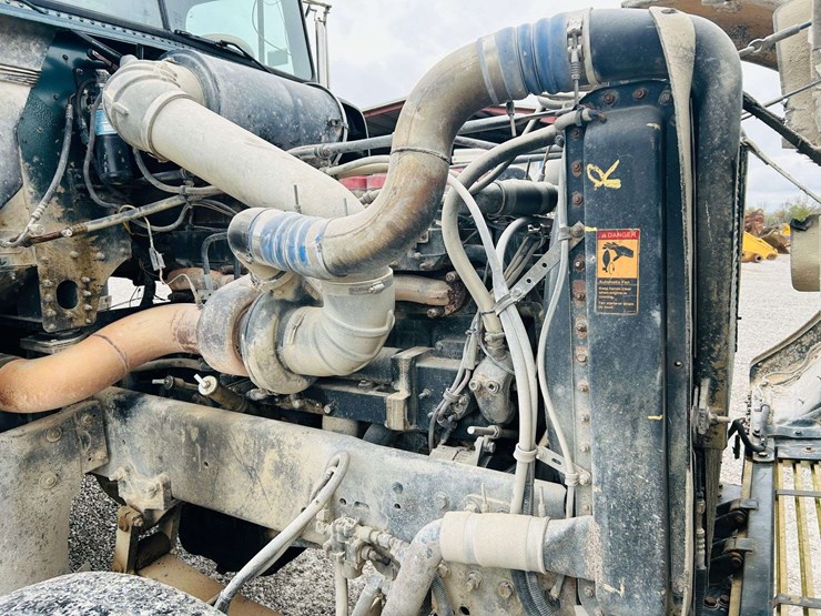 1999-freightliner-tri-axle-dump-truck-image-35