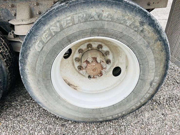 1999-freightliner-tri-axle-dump-truck-image-19