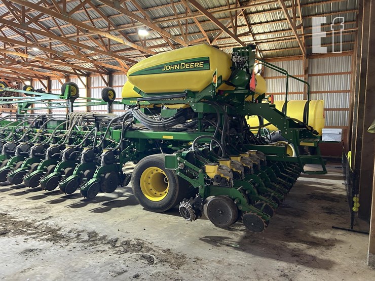 2014-john-deere-db60-image-13