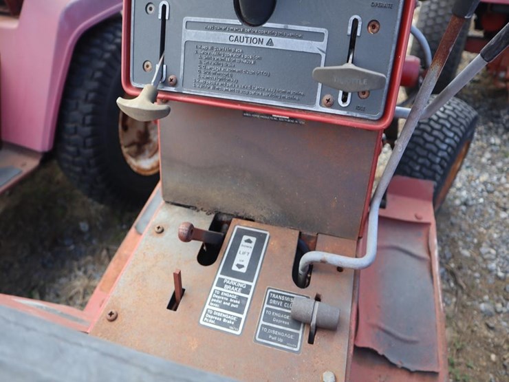 wheel-horse-lawn-&-garden-tractor-image-16