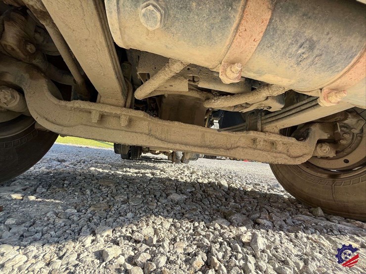 2020-freightliner-122sd-image-24