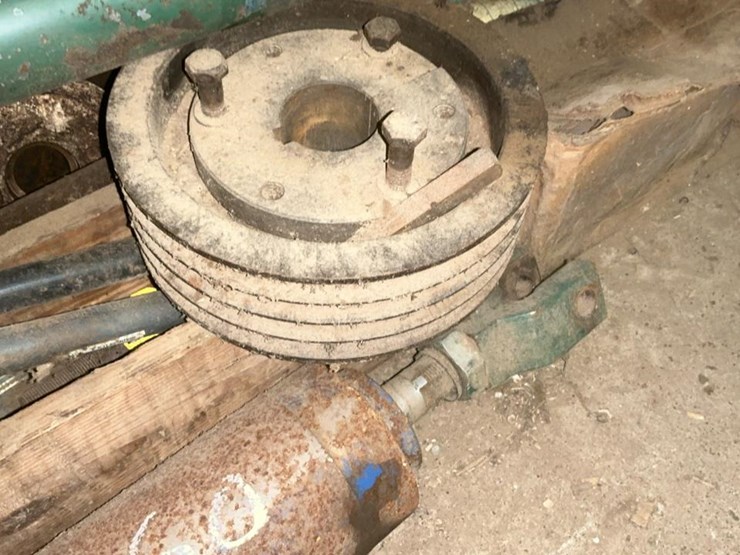 #760-•-pulleys,-cylinders,-and-assorted-parts-image-10