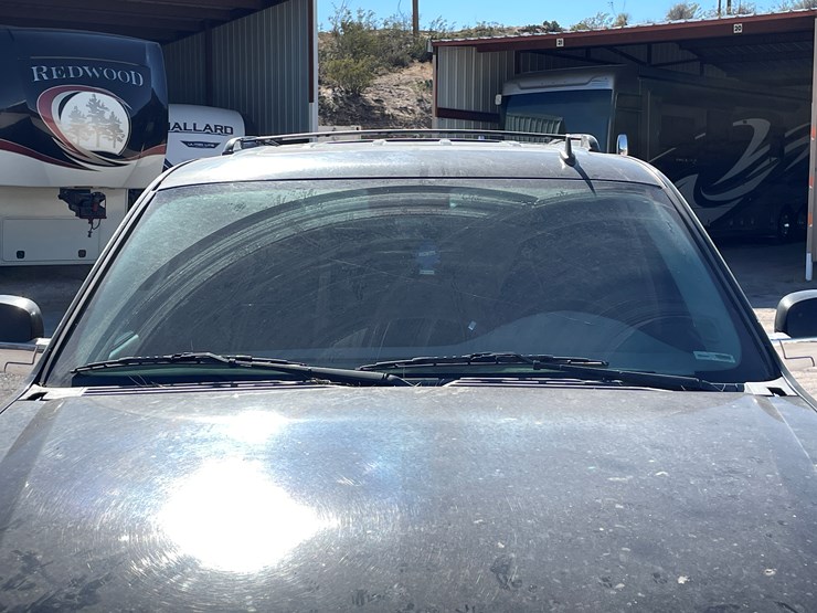 2010-cadillac-escalade-image-22