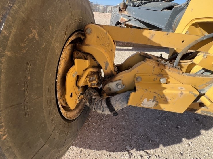 2018-deere-872gp-image-37