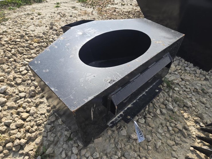 #5896-•-new-mini-skid-steer-universal-wheel-barrel-image-4