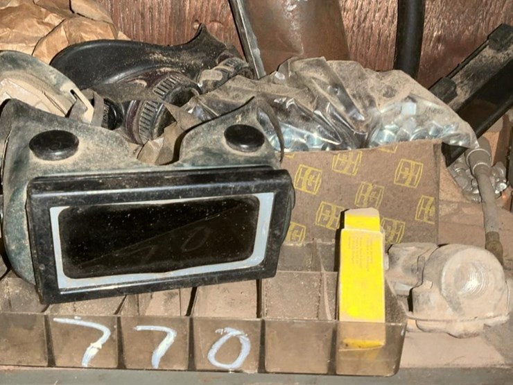 #770-•-parts-rack-of-nuts,-bolts,-washers-and-more-image-5