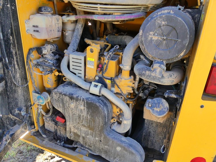 2022-caterpillar-259d3-image-9