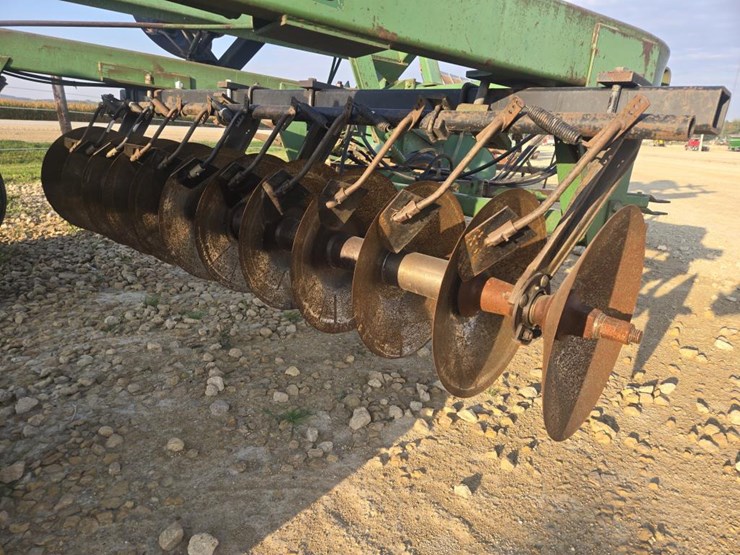 john-deere-220-image-3