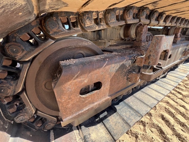 2019-deere-670g-lc-image-36