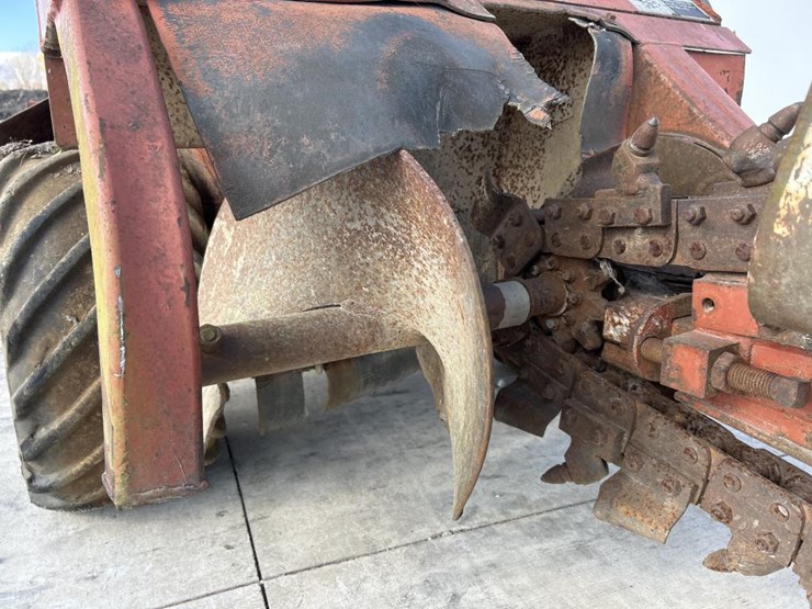 ditch-witch-2300-image-23