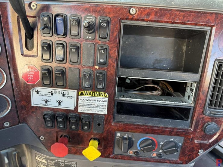 2015-mack-ch613-image-15