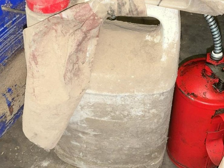 #769-•-oil-cans,-and-assorted-parts-image-6