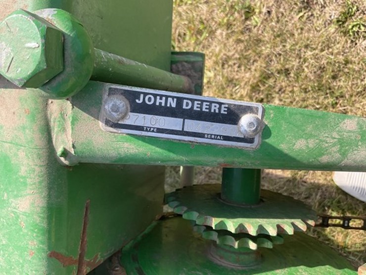 #52-•-1974-john-deere-p7100-planter-image-12