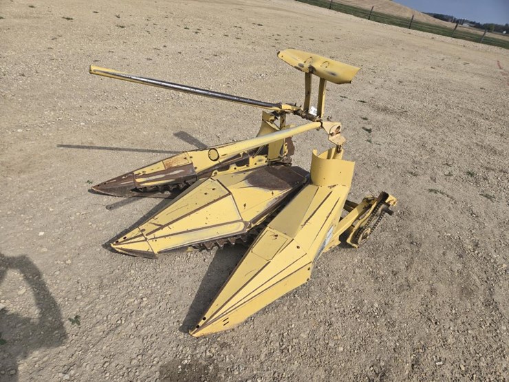 new-holland-824-image-2