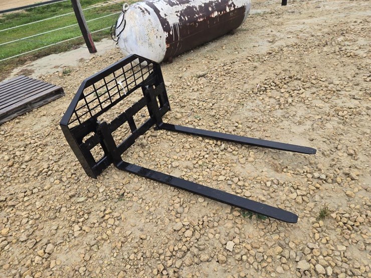 #5917-•-new-60"-skid-steer-pallet-forks-image-1